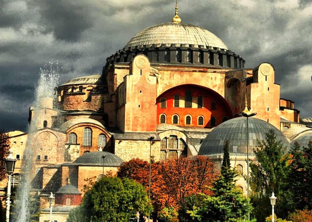 hagia sophia mosque in konstantinoupolis