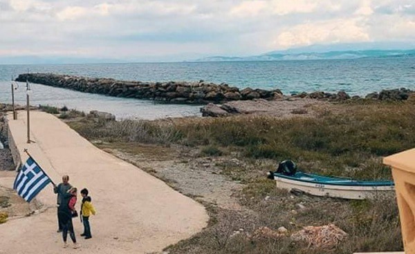 28i oktovriou mathraki o monadikos mathitis tha parelasei me ti galanolefki 01